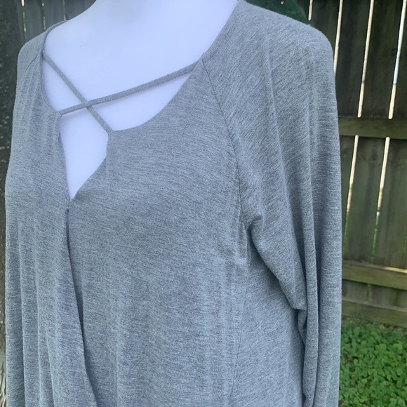 WHBM Gray Hi-Lo Long Sleeved Shirt - Picture 3 of 9